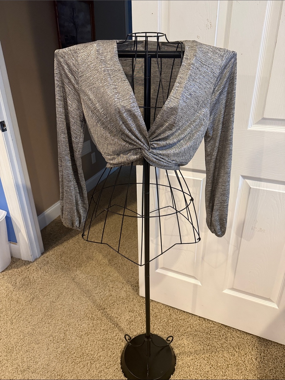 Altar'd State Metallic Gray Silver Twist-Front Long Sleeve Crop Top Small